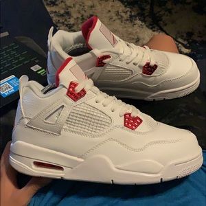 Jordan Retro 4 metallic Red